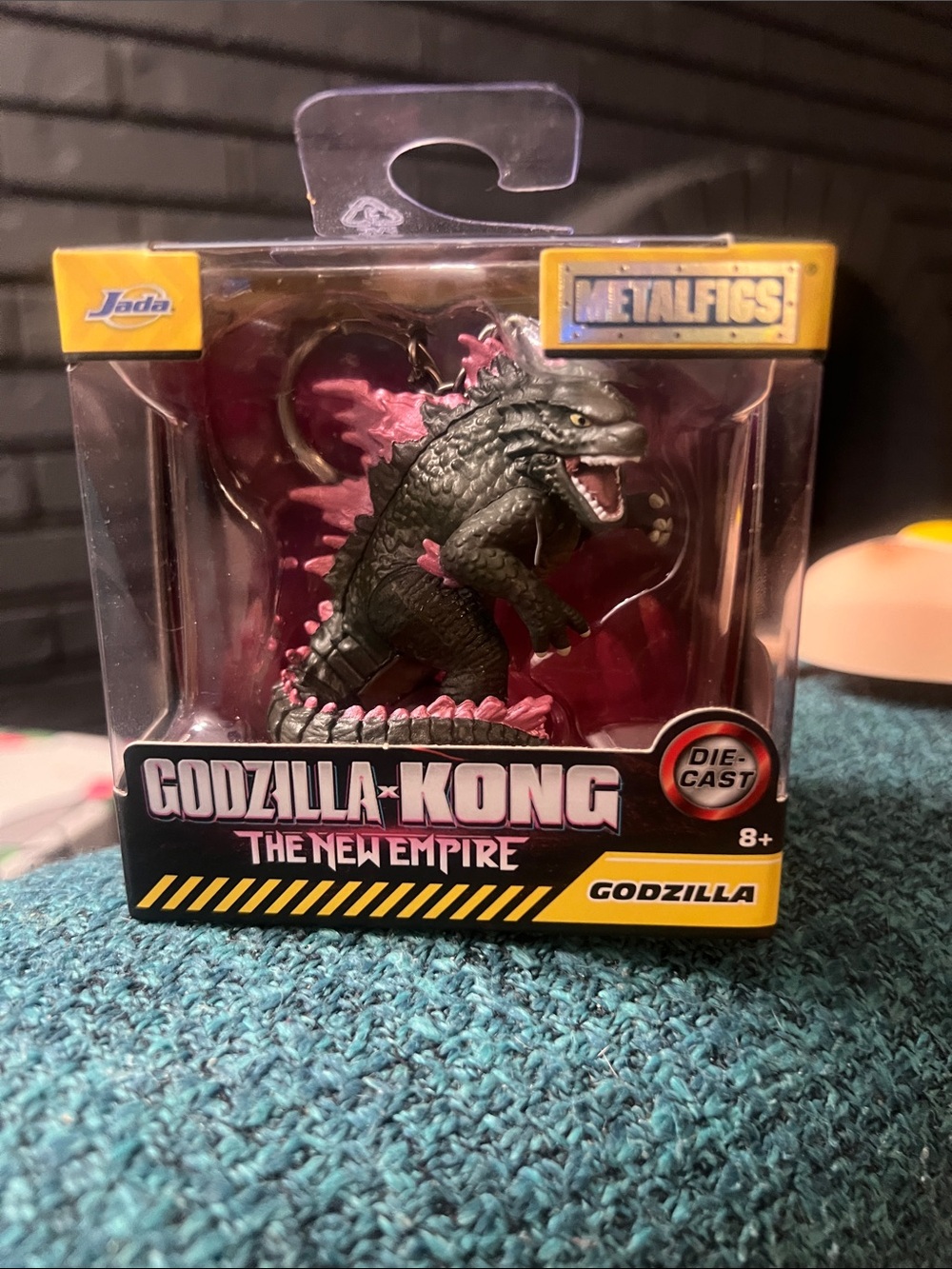 Metalfigs Godzilla Die-Cast keychain - Black with Pink Spines